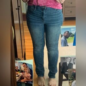 Judy Blue - 13 x 31 - distressed straight legs jeans.